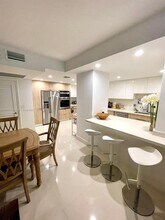 9801 Collins Ave, Unit #5X in Bal Harbour, FL - Foto de edificio - Building Photo
