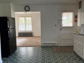 35 Circle St in Bristol, CT - Foto de edificio - Building Photo