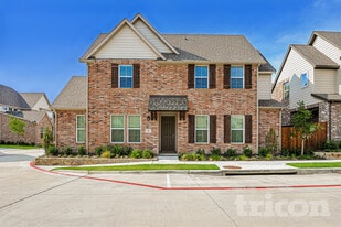 1105 Fallgate Dr in Saginaw, TX - Building Photo