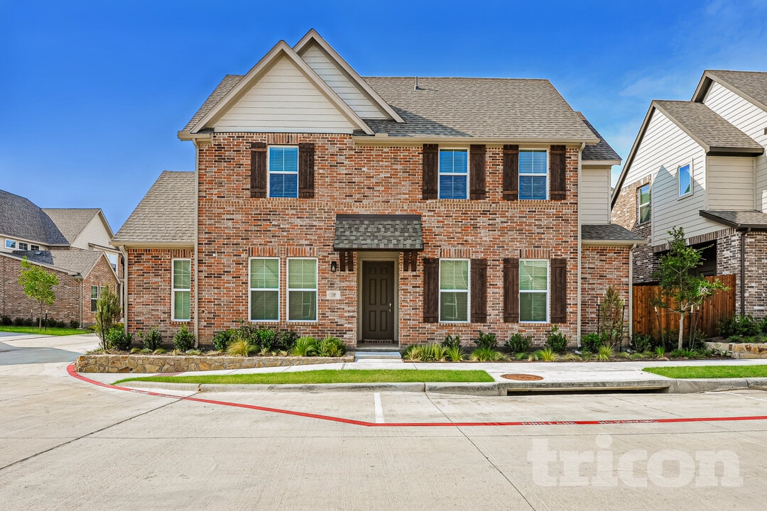 1105 Fallgate Dr in Saginaw, TX - Building Photo