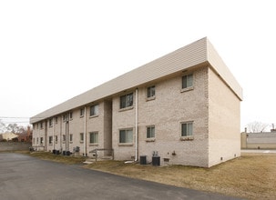 Main Street Apartments in Clawson, MI - Building Photo - Building Photo