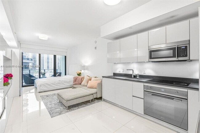 1010 Brickell Ave in Miami, FL - Building Photo - Building Photo
