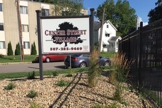 Center Street Village in Rochester, MN - Foto de edificio - Building Photo