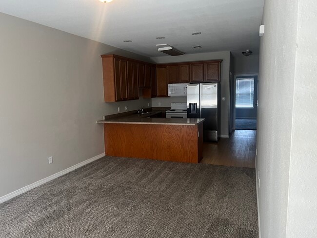 2416 Gladiolus St, Unit B in Ocean Springs, MS - Foto de edificio - Building Photo