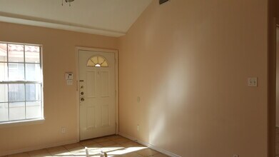 2512 Redbud Ave, Unit 2 in McAllen, TX - Building Photo - Building Photo