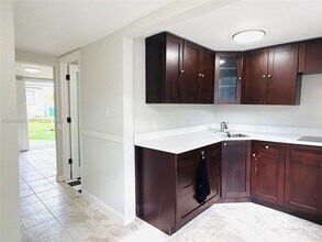 1350 SW 13th St in Miami, FL - Building Photo - Building Photo