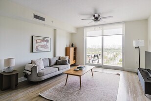 987 SW 37th Ave in Miami, FL - Building Photo