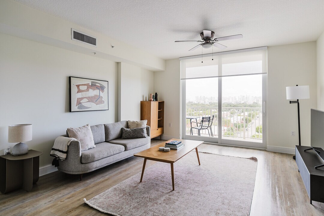 987 SW 37th Ave in Miami, FL - Building Photo