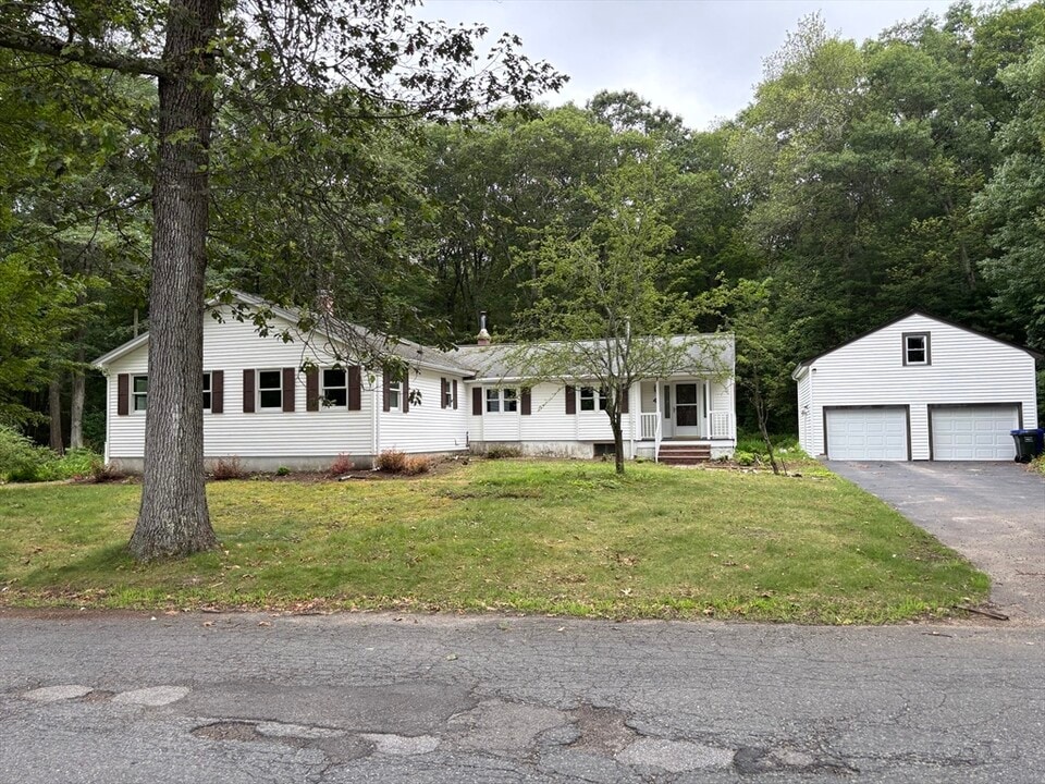 4 Overdale Pkwy in Hopedale, MA - Building Photo
