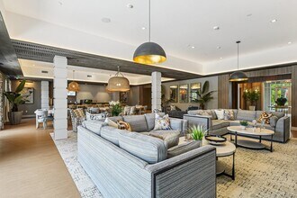 4180 Sunrise Hwy in Islip, NY - Foto de edificio - Building Photo