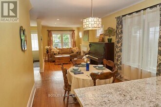 11 Bonnie Brae Blvd in Toronto, ON - Building Photo - Building Photo