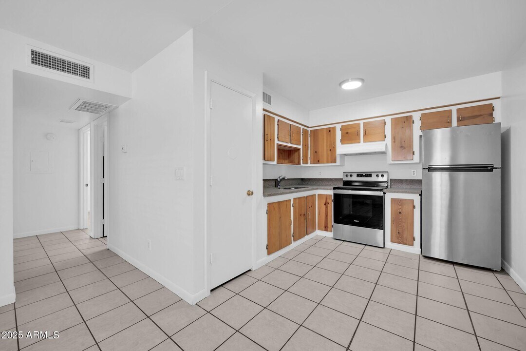 2701 E Tierra Buena Ln in Phoenix, AZ - Building Photo