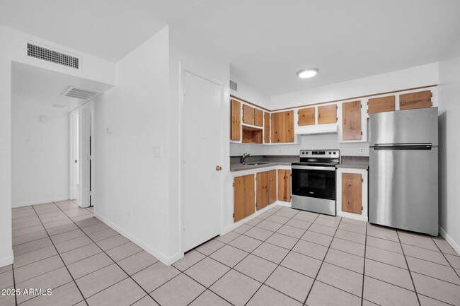 property at 2701 E Tierra Buena Ln