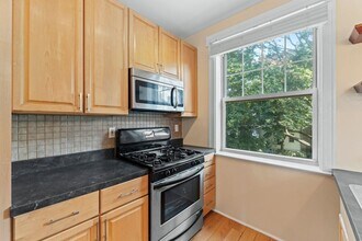 6 Burr Pl in Weehawken, NJ - Building Photo - Building Photo
