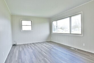 2322 Clearview Dr in Warren, OH - Building Photo - Building Photo