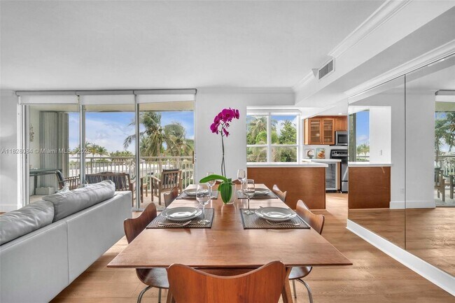 611 Ocean Dr in Key Biscayne, FL - Building Photo - Building Photo