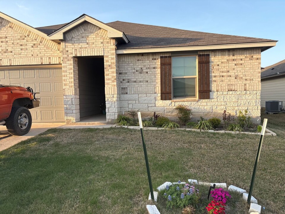 8914 Brahma Plns Rd in Temple, TX - Building Photo