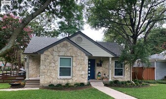 5928 Penrose Ave in Dallas, TX - Building Photo