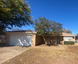 2122 75th St in Lubbock, TX - Building Photo