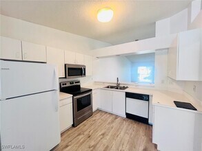 955 New Waterford Dr in Naples, FL - Building Photo - Building Photo
