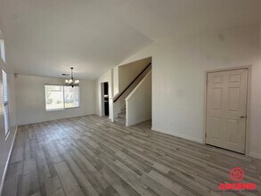 9100 Rockaway Beach Ct in Bakersfield, CA - Building Photo - Building Photo