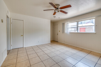 Bradford Townhomes in Tulsa, OK - Building Photo - Interior Photo