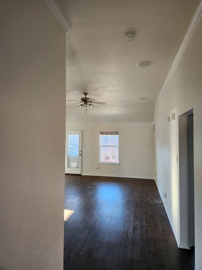 989 Mesa Vista Dr in Crowley, TX - Foto de edificio - Building Photo