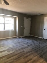 1164 S Oak Park Dr in Springfield, MO - Foto de edificio - Building Photo