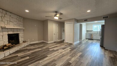 11613 McCormick Rd in Jacksonville, FL - Building Photo - Building Photo
