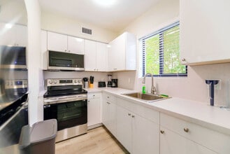 700 SW 11th Ave in Miami, FL - Foto de edificio - Building Photo