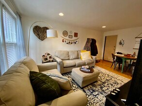 143 Longwood Ave, Unit 2 in Brookline, MA - Building Photo - Building Photo