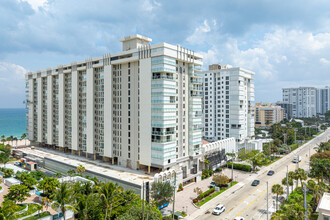 Pompano Atlantis Condominiums in Pompano Beach, FL - Foto de edificio - Building Photo