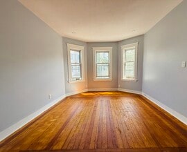 83 Marion St in Somerville, MA - Building Photo - Building Photo