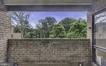 11232 Chestnut Grove Square in Reston, VA - Building Photo - Building Photo