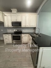 216 Cleveland St in Cleburne, TX - Building Photo - Building Photo