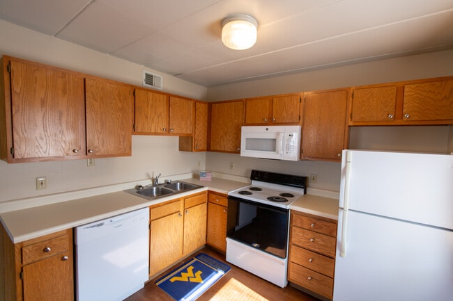 Courtyard West in Morgantown, WV - Foto de edificio - Building Photo