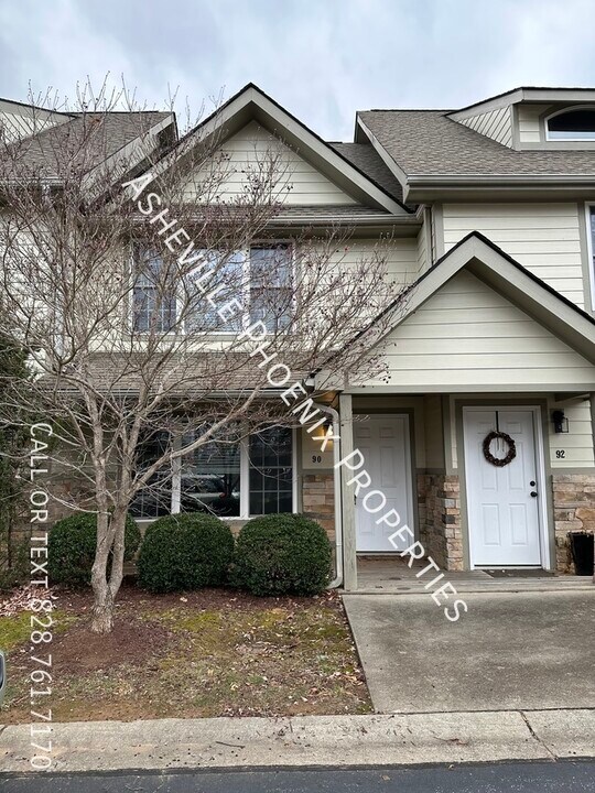 90 Rotunda Cir in Asheville, NC - Building Photo