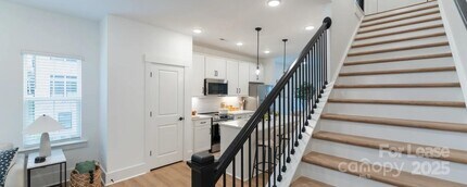 349 Rozzells Cir in Charlotte, NC - Building Photo - Building Photo