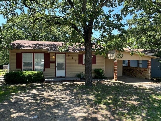 property at 915 S Turner Ave