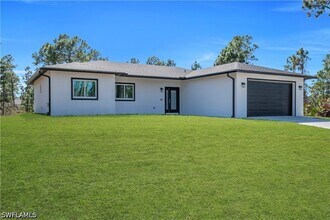 1142 Dutchess St E in Lehigh Acres, FL - Building Photo - Building Photo