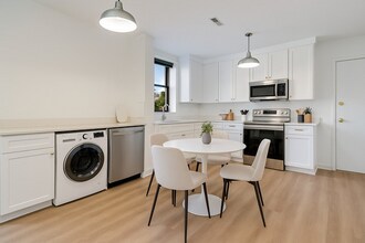 6104 S Dorchester Ave in Chicago, IL - Building Photo - Building Photo