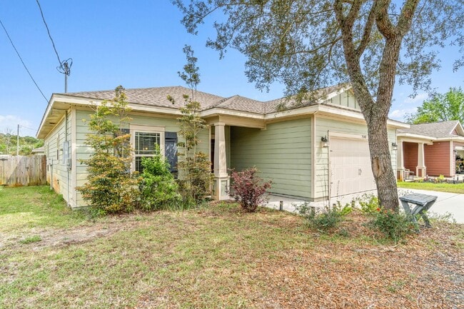 2140 Nina St in Navarre, FL - Building Photo - Building Photo