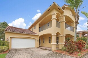 748 Cresta Cir, Unit Pent House #16F in West Palm Beach, FL - Building Photo