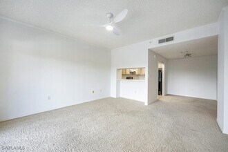 900 Arbor Lake Dr in Naples, FL - Building Photo - Building Photo