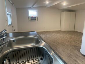 5649 Stansbury Ave, Unit Studio Guest house in Van Nuys, CA - Building Photo - Building Photo