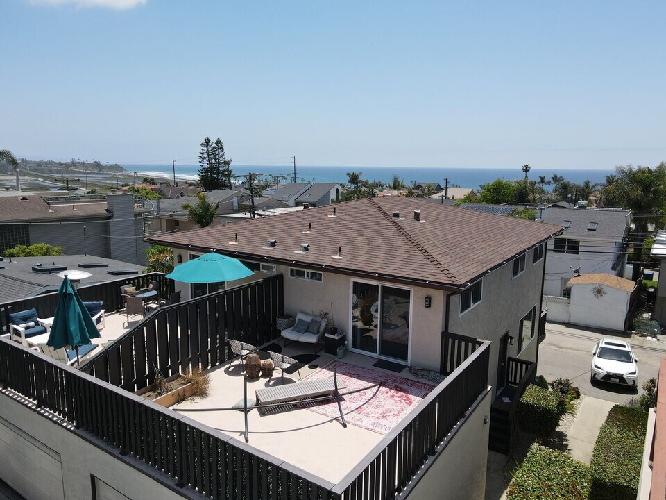 2436 Manchester Ave in Encinitas, CA - Building Photo