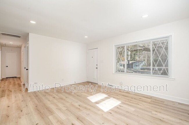 7726 Wallace Ln in Charlotte, NC - Building Photo - Building Photo