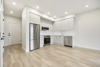 45511-45511 Campus Dr in Chilliwack, BC - Building Photo - Building Photo