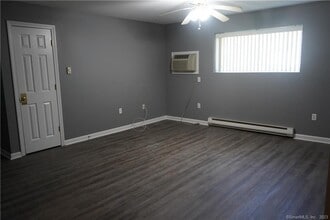 57 Glade St in West Haven, CT - Foto de edificio - Building Photo