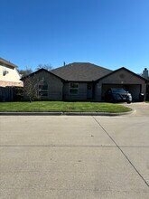 1806 Rybovich Ln in Mansfield, TX - Building Photo - Building Photo